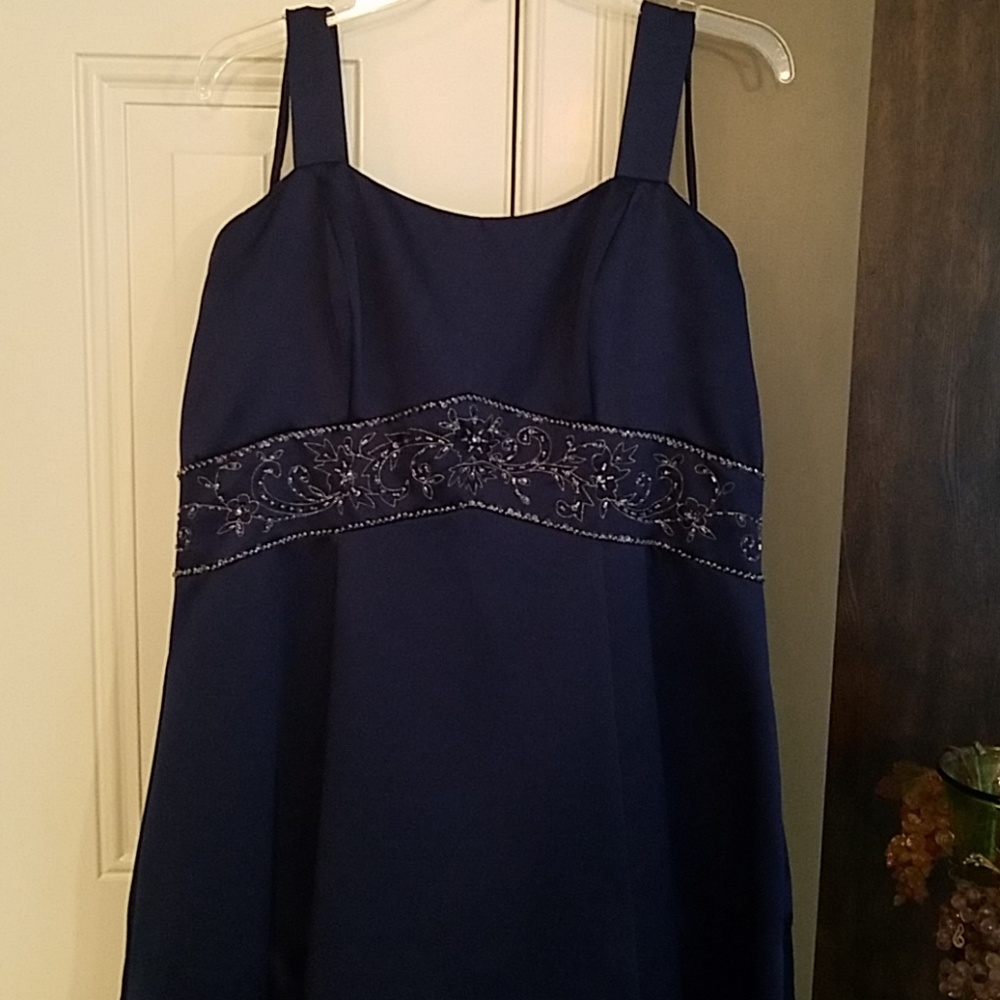 Beautiful dark blue dress with shawl. - Picture 2 of 7
